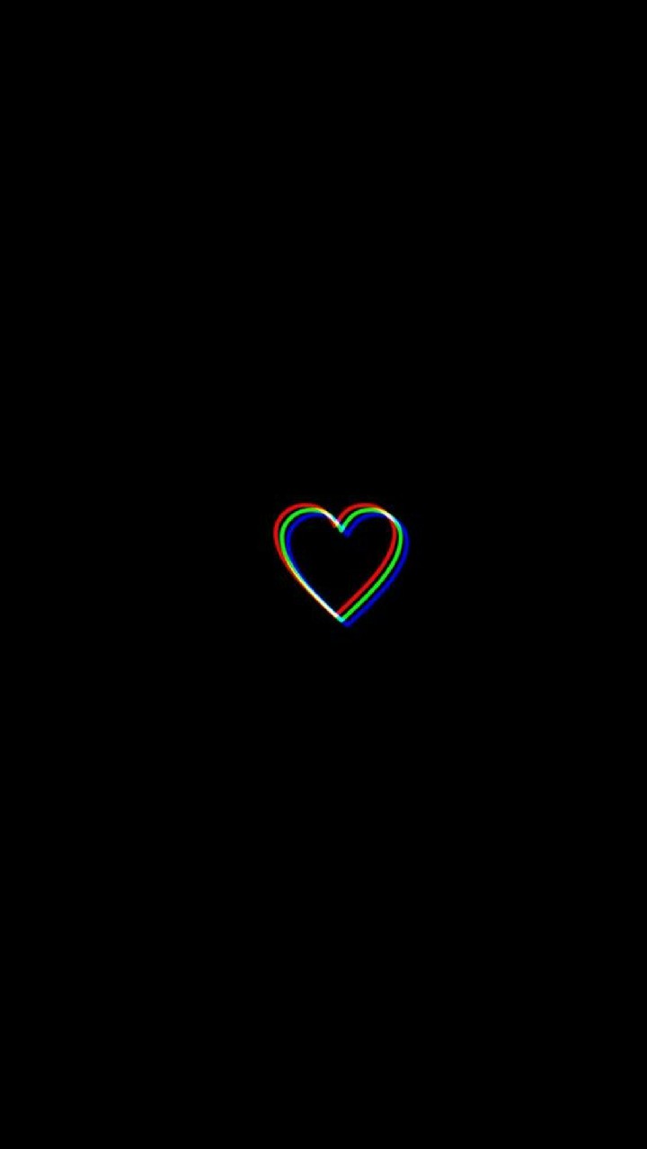Hình nền đen xì kèm trái tim màu sắc